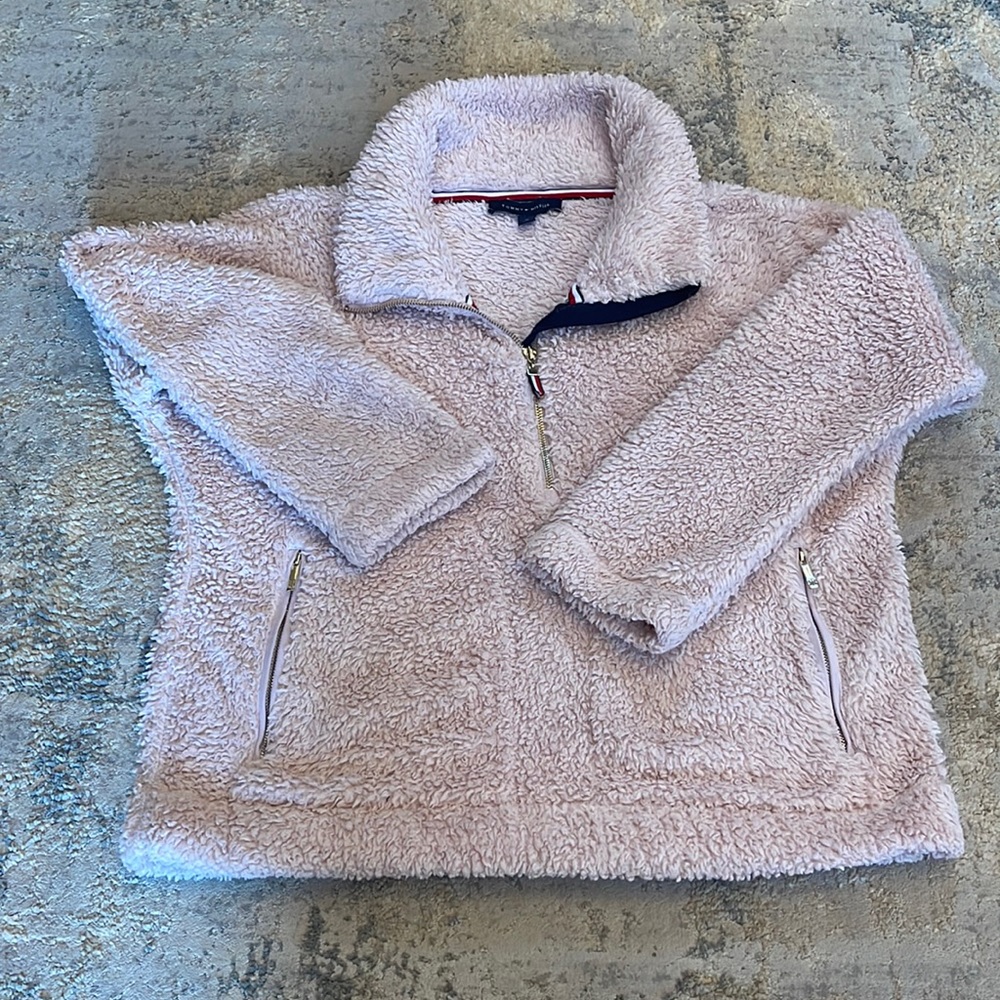 Pink Tommy Hilfiger teddy sherpa. Size medium. Great condition.
